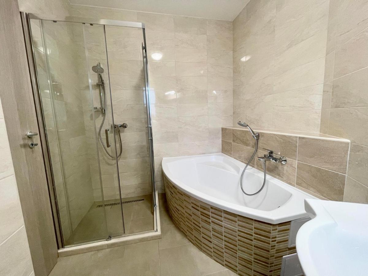 Lara Lux Apartment Hajduszoboszlo Ngoại thất bức ảnh